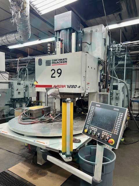 Cincinnati Milacron MV280 280 T