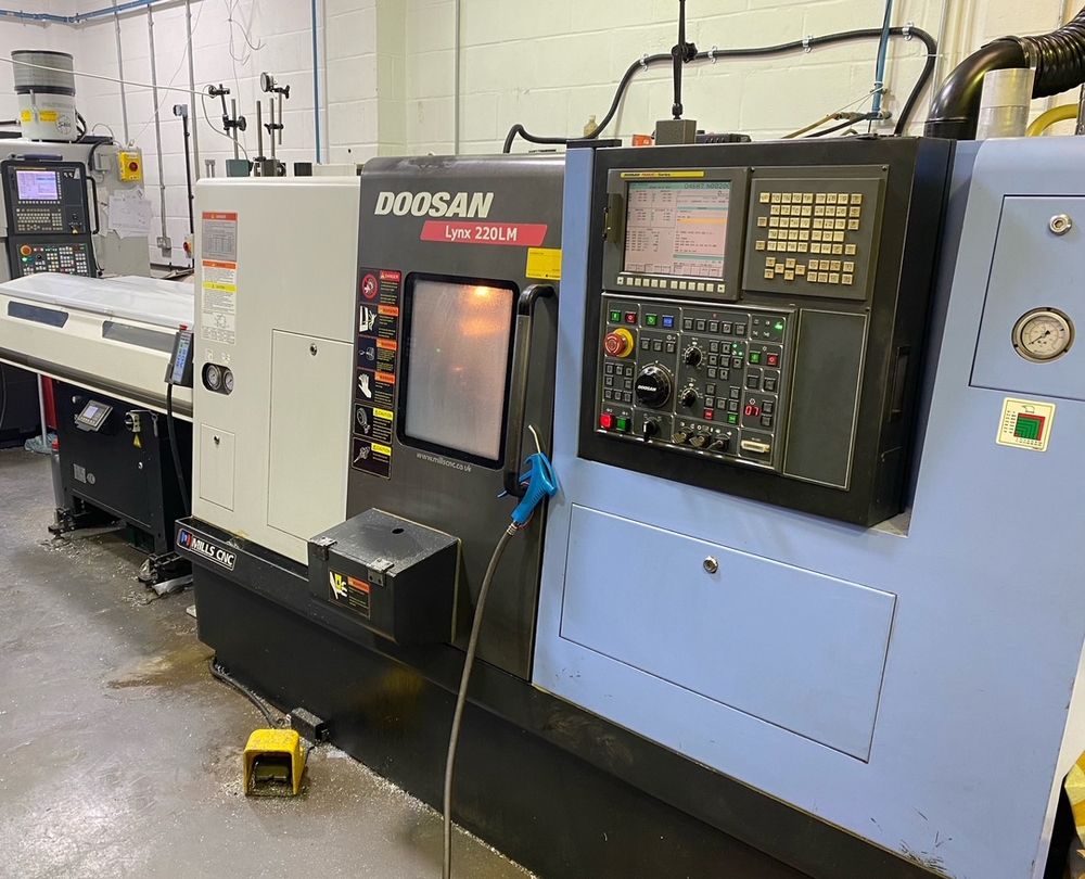 Doosan FANUC 0i 6000 rpm Lynx 220LM 3 Axis