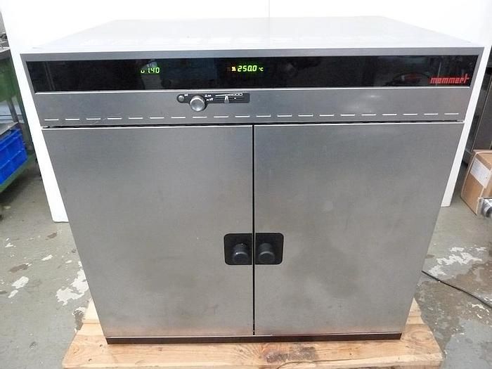 Memmert UNE 600 Universal Drying Oven