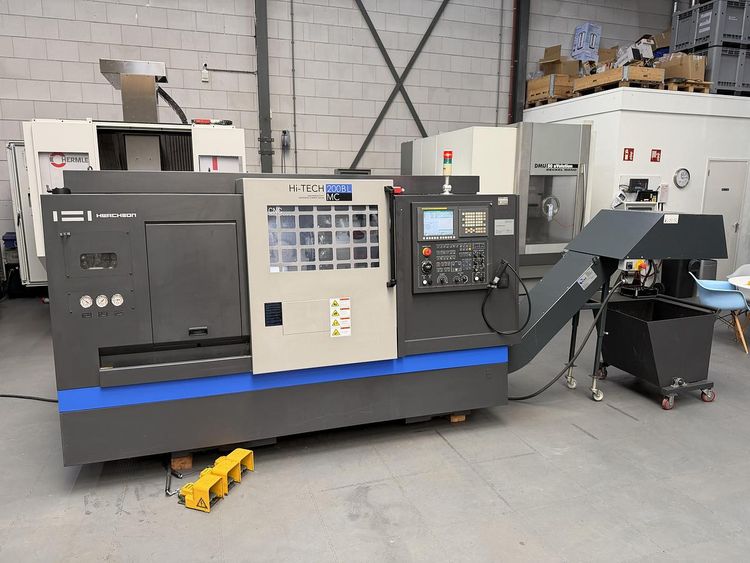 Hwacheon Fanuc Corporation Series 0i-TD CNC 3500 rpm Hi-TECH 200BL MC 3 Axis