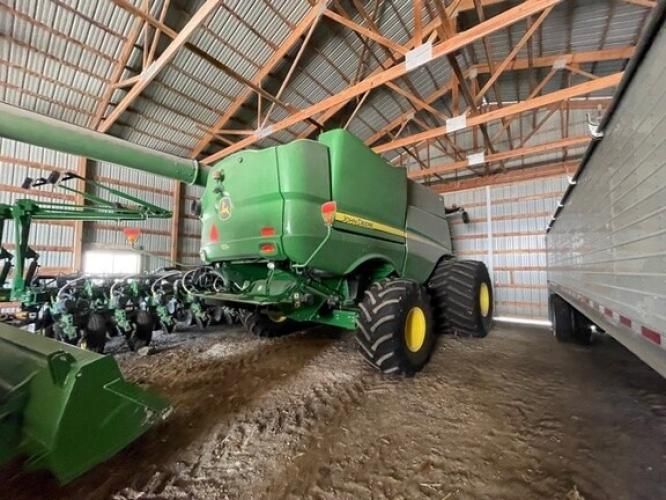 John Deere S770 Combine