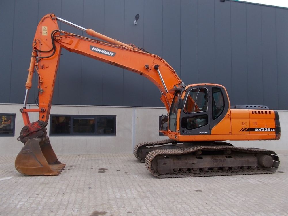 Doosan DX225LC Tracked Excavator