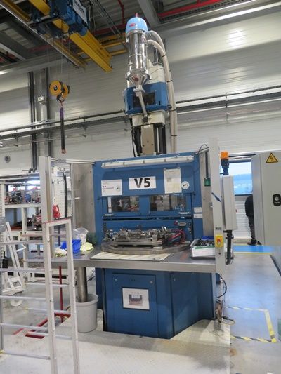 Arburg Vertical Injection Press 100 T