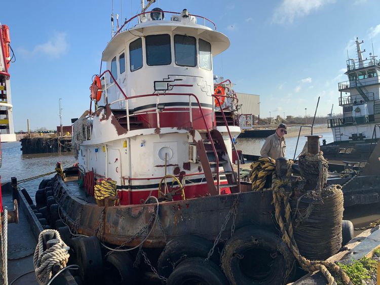 Bow Tug 57 FT