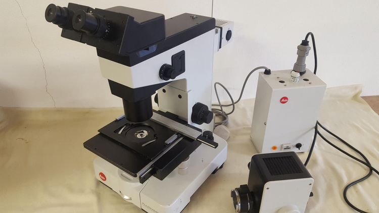 Leitz Fluovert Inverted Fluorescence Microscope