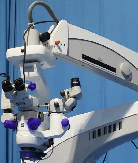 ZEISS OPMI Lumera 700 Microscope