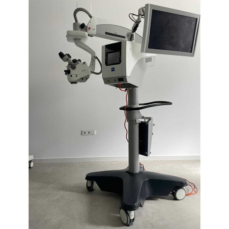 ZEISS Lumera 700 Surgical Microscope