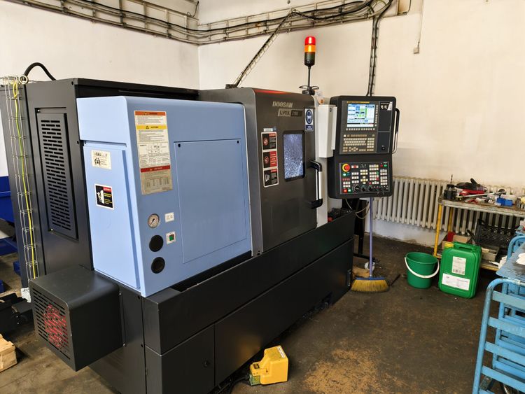 Doosan CNC type FANUC i Series 5000 rpm LYNX 2100A 2 Axis