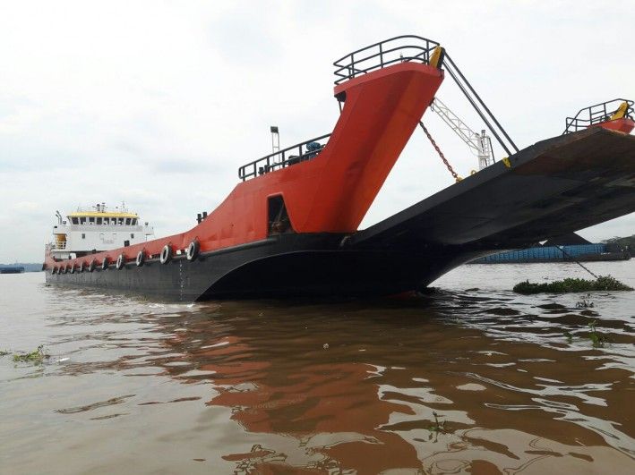 Landing Craft Tank DWT / GRT: 1,700 Tons / 928 Tons