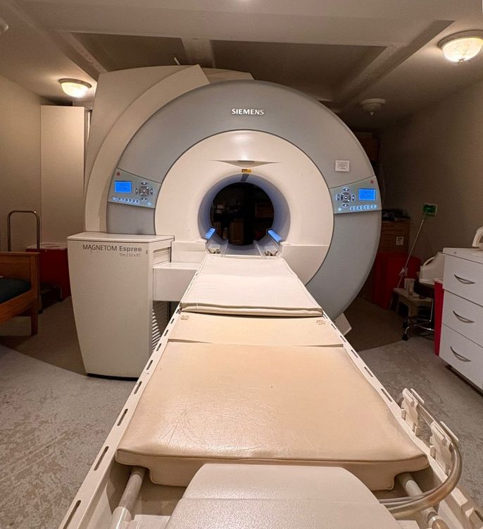 Siemens Espree 8 CH MRI