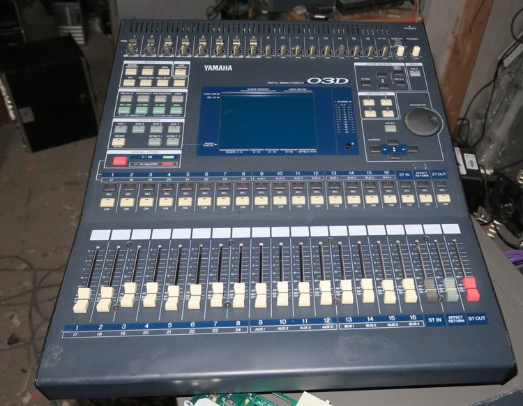Yamaha 03d 16ch digital sound mixer with analog inputs,