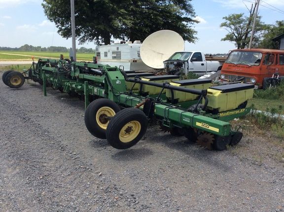 John Deere 1720 Planters: Integral