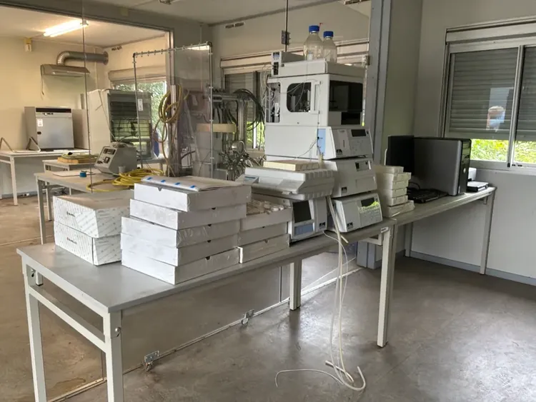 Laboratory & R&D equipment: top high pressure reactor installation, HPLC system and more