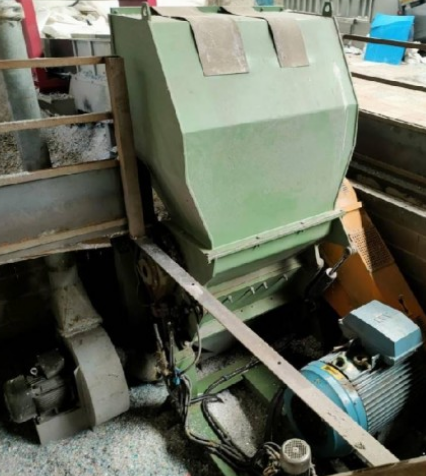 Bruno Folcieri 1,000mm x 700mm x 540mm Grinder with blades