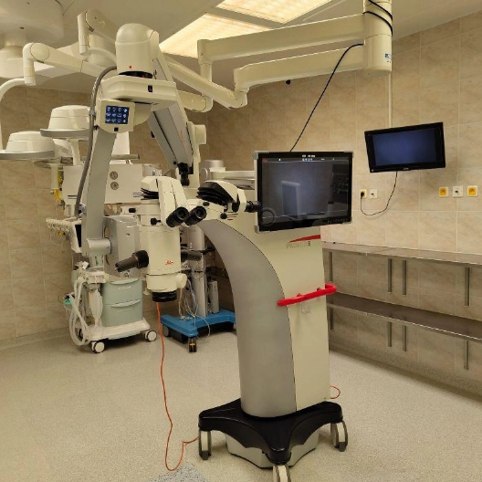 Leica Proveo 8 Surgical Microscope