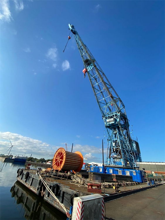 150-tonne Self-Propelled Revolving Crane Barge
