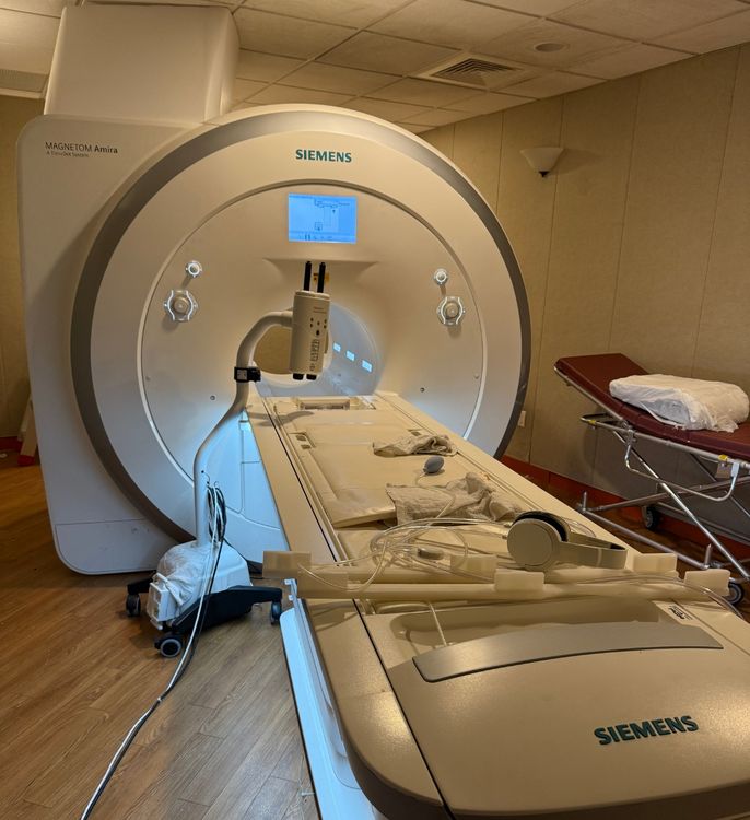 Siemens Amira 1.5T 24 CH MRI Scanner