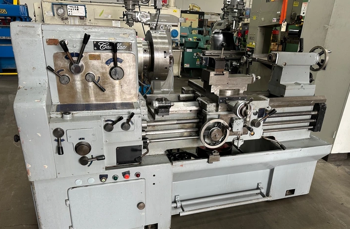 Cadillac Engine Lathe 1,500 RPM 2233G