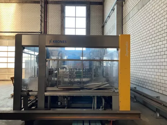 Krones Topmatic Cold Glue Labeler