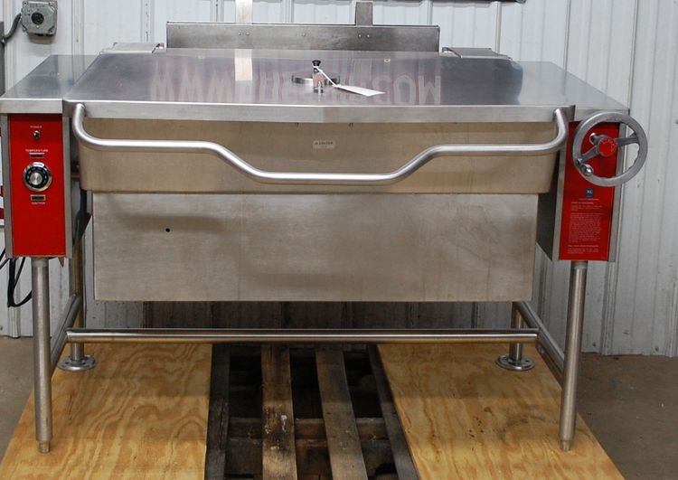 Crown Solaris GTS-40 Natural Gas 40 Gallon Tilt Skillet Braising Pan