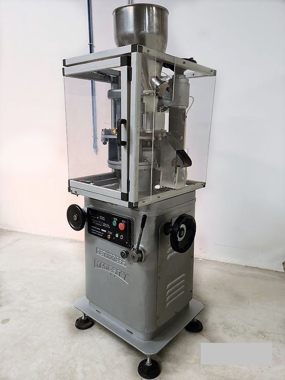 Manesty betapress  rotary tablet press