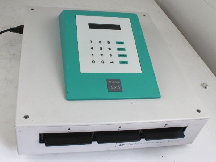 LabSystems 1410 iEMS Micoplate Incubator/Shaker with raised control panel