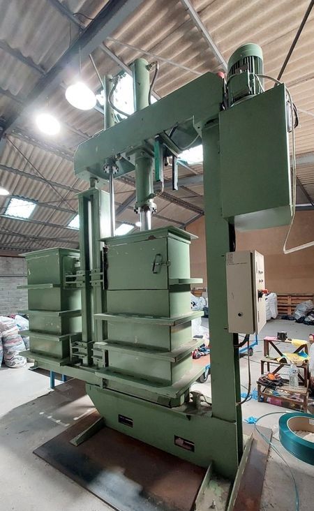 SRS double-chamber hydraulic baler