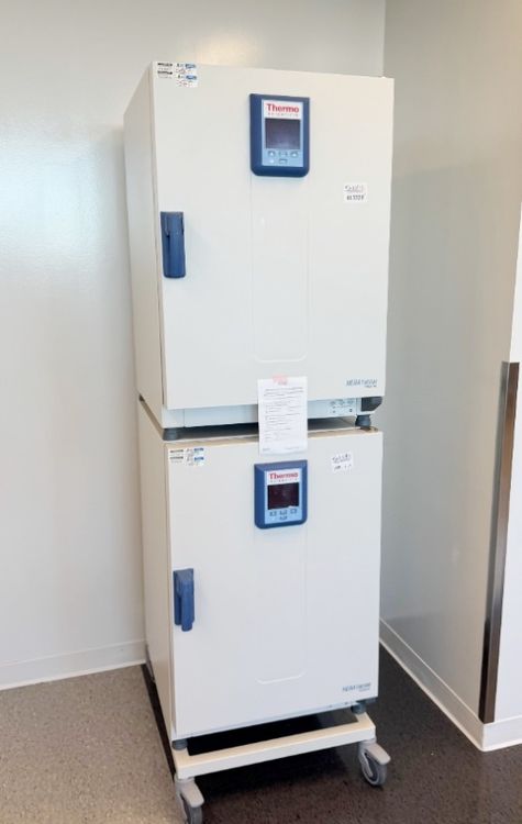 Thermo IMH180 Heratherm Double Stack Incubator