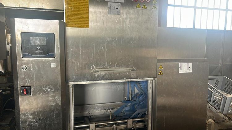 EAC Crates washing machine