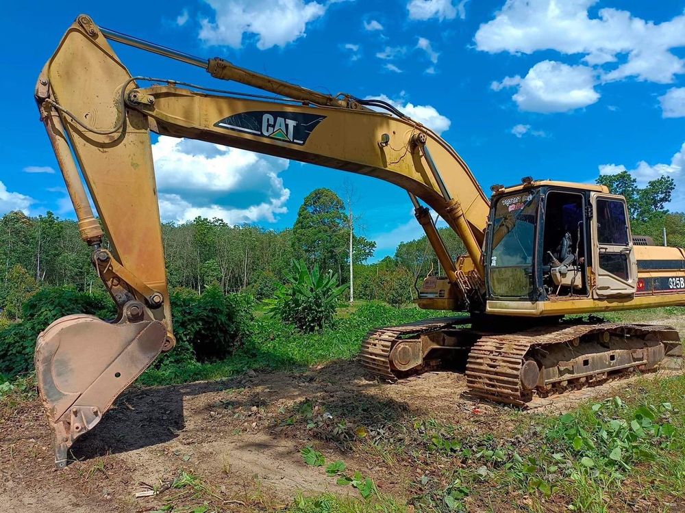 Caterpillar 325B Tracked Excavator