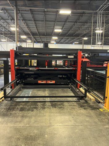 Amada RMP 510M TK,60" x 120" SINGLE SHELF REAR LOAD/UNLOAD MAX. WEIGHT PER PALLET 3000 Kg