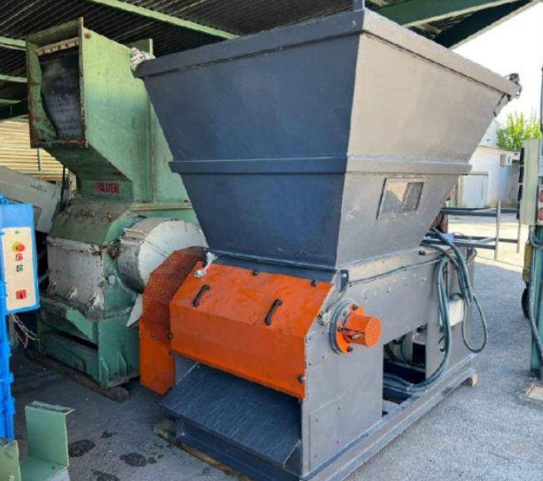 Single-shaft shredder