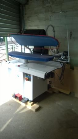 Ironing press with boiler