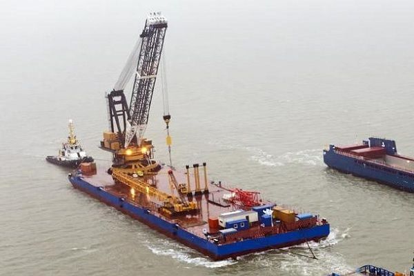 Heavy Lift Crane Barge