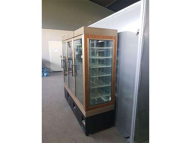 Longoni, Cake display case