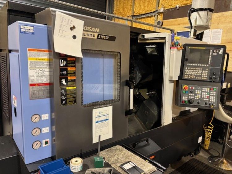 Doosan Fanuc i Series 4500 RPM LYNX 2100 LYB 3 Axis
