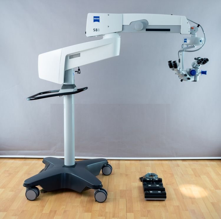 ZEISS OPMI Visu 210 S88 Ophthalmic Surgical Microscope
