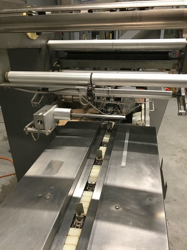 Fuji FW3410 HORIZONTAL FLOW WRAPPER