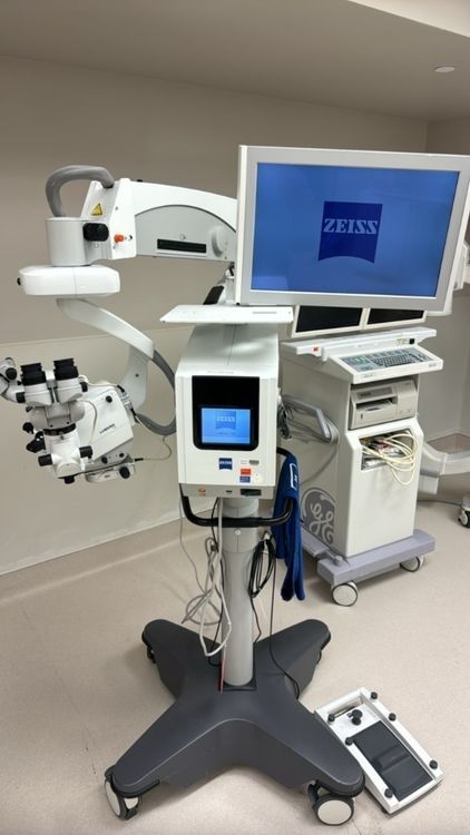 ZEISS Lumera 700 Surgical Microscope