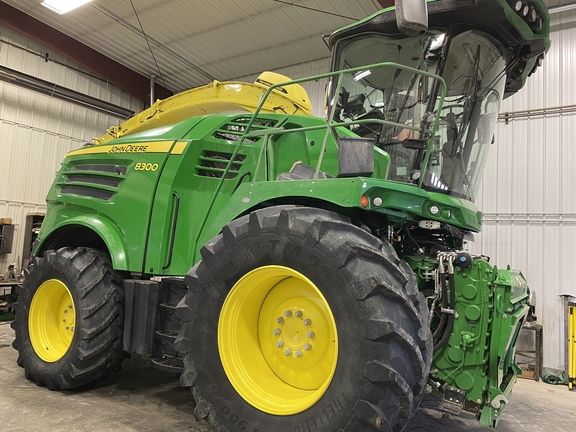 John Deere 8300