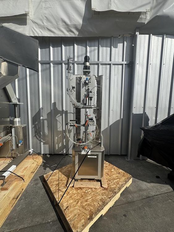 Chuck Capper w/ Elevator