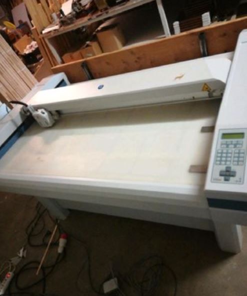 Zund M800 Cutting table