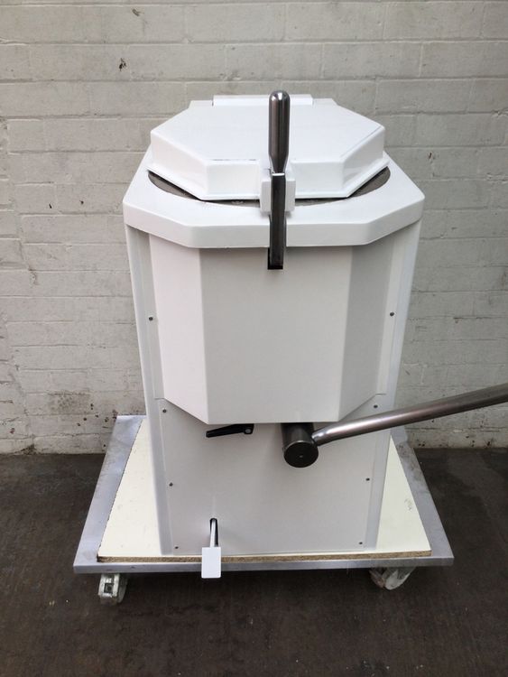 Novapan 37pc manual scone cutter