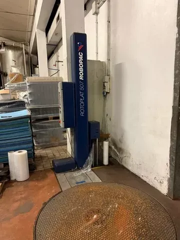 Robopac ROTOPLAST 507  Semiautomatic pallet wrapper toating table