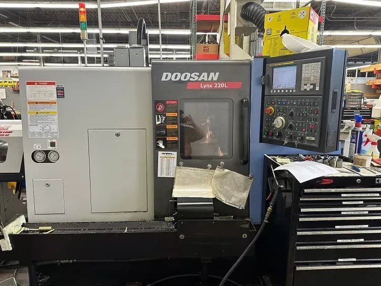 Doosan Fanuc i controls 4,000 rpm LYNX 200LC 2 Axis