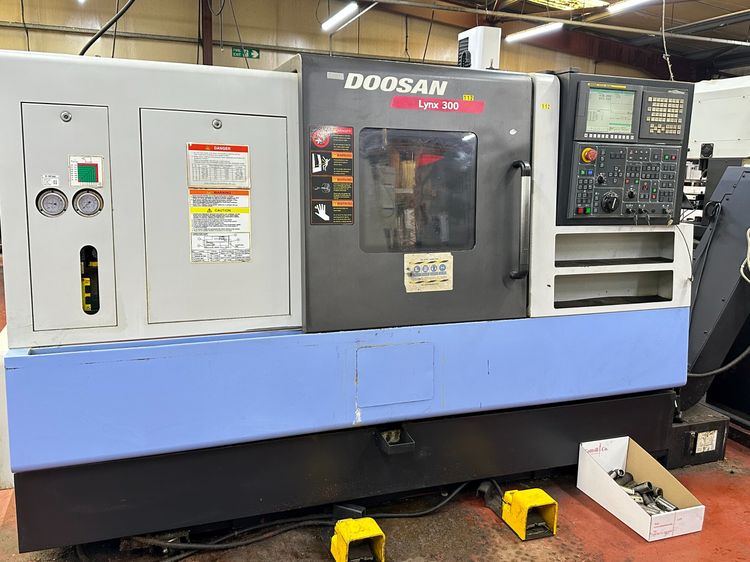 Doosan Fanuc Oi with iGuide 3500 rpm Lynx 300 2 Axis