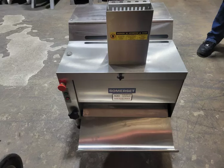 Somerset CDR-250, Dough Moulder