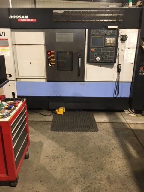 Doosan FANUC 21ITB CNC CONTROL 4500 RPM PUMA 240B CNC UNIVERSAL TURNING CENTER WITH GANTRY ROBOT 2 Axis