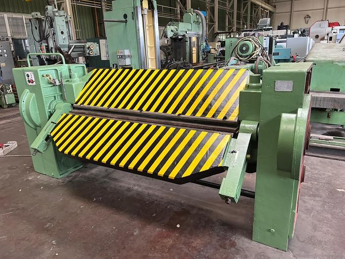 KM 4 x 2000 bending machine bending length: 2000 mm