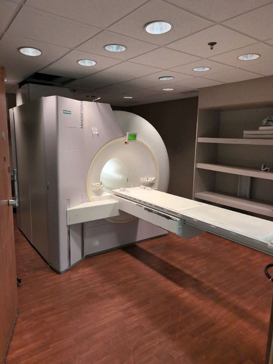 Siemens Magnetom Symphony 1.5T MRI